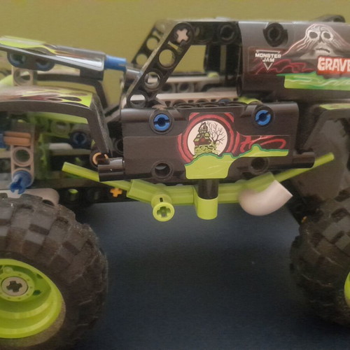 Lego Technic 42118 Monster Jam Grave Digger 2-in-1 set like new