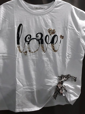 Γυναικεία μπλούζα λευκή κοντομάνικη με σχέδιο Love και μαύρα στρασάκια, καινούργια