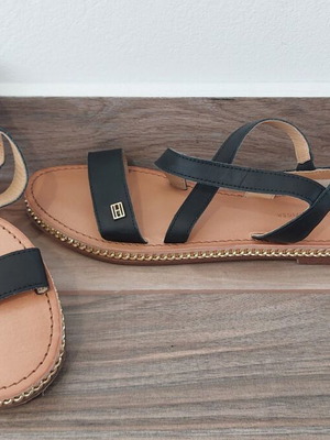 Tommy Hilfiger leather sandals like new, size 41, black with gold chain