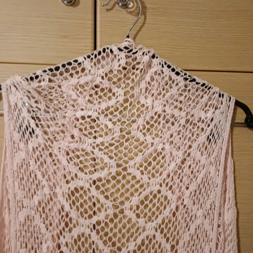 Knitted vest like new, pink with fringes