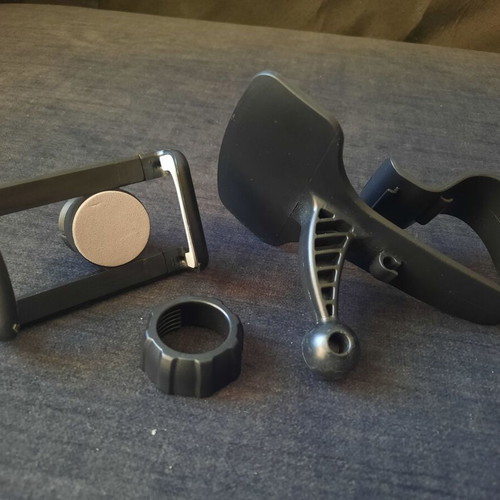 Phone Car Holder like new, adjustable smartphone mount