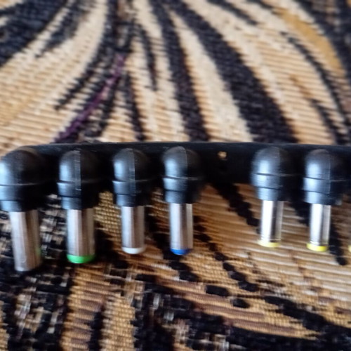 Universal power adapter interchangeable tips set like new, 7 pcs