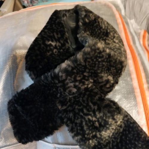 Faux fur neck warmer like new with cut, black and gray