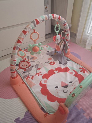 Fisher Price Baby Gym like new, fully functional with sound