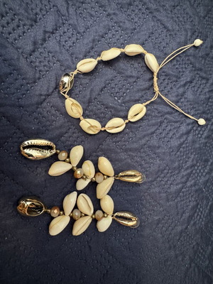 Shell bracelet and earrings set like new, summer style