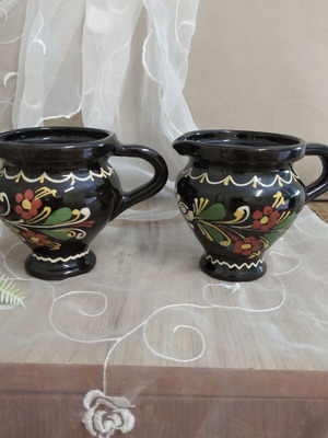 Vintage Hungarian ceramic vases set of 2 like new, handpainted