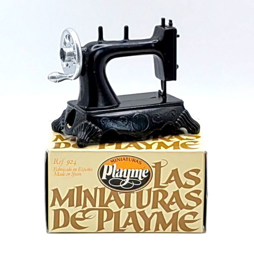 Vintage Play-me Singer Sewing Machine Pencil Sharpener new