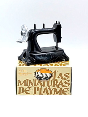 Vintage Play-me Singer Sewing Machine Pencil Sharpener new