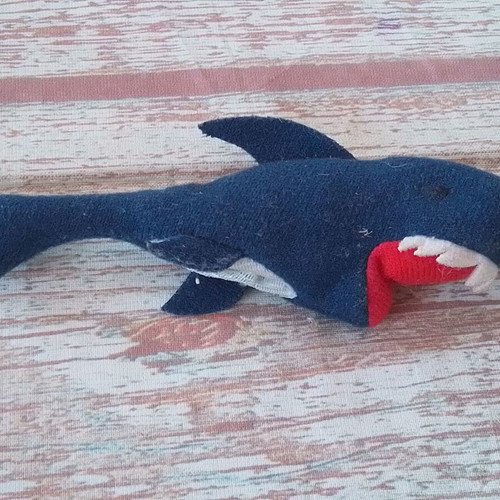 Finger puppet shark used, length 13 cm