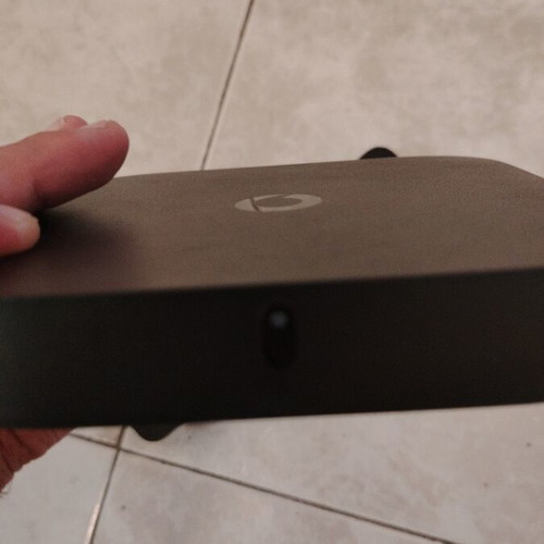 Vodafone TV Box like new with remote and charger