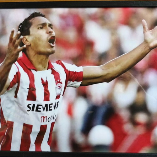 Idol Frames 30x40 cm like new, football and basketball players