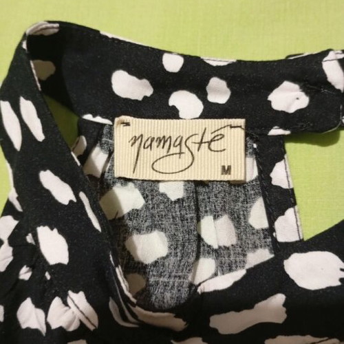 Namaste sleeveless blouse like new, size M, black and white