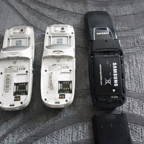 Samsung vintage cell phones used, pack of 3 for repair