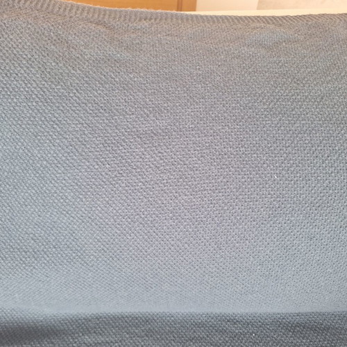 Throw blankets like new, set of 2