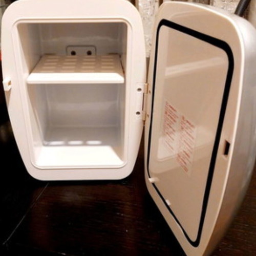 Lucky Strike Mini Fridge collectible like new with cooling and heating