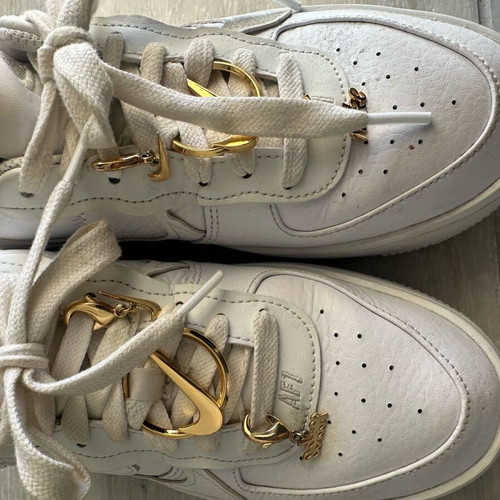 Nike sneakers used with removable jewelry, size 37.5