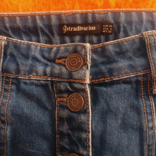Stradivarius denim skirt like new with front buttons, blue