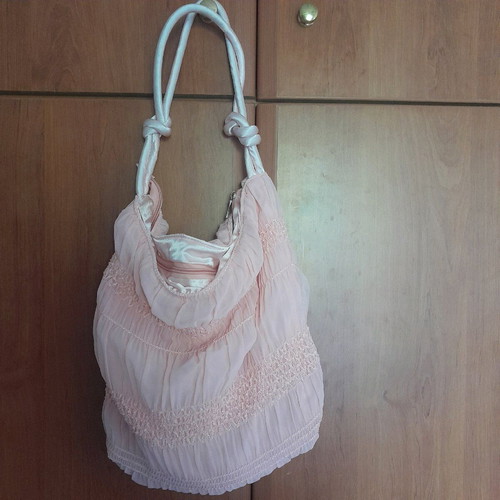 Pink bonbon bag used with zipper and lace details