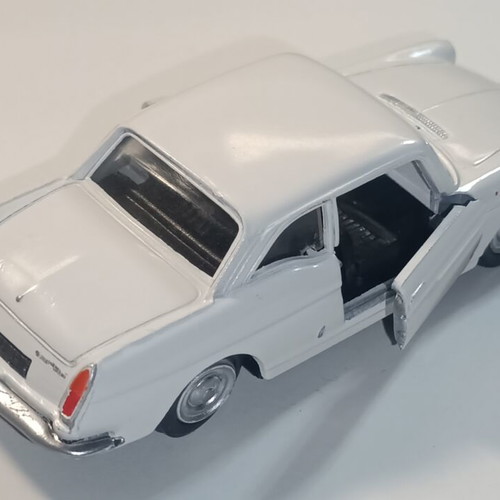 Peugeot 404 Coupe σπάνιο κομμάτι σε κλίμακα 1/43 ανακατασκευασμένο