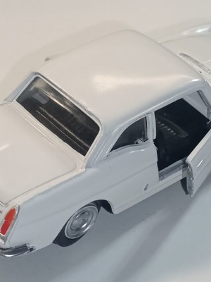 Peugeot 404 Coupe σπάνιο κομμάτι σε κλίμακα 1/43 ανακατασκευασμένο