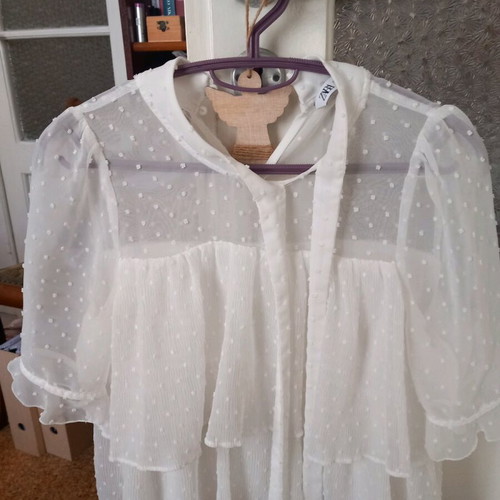 Zara t-shirt like new, white, size XS with bow