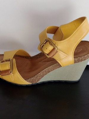 Clarks leather sandals like new, yellow, size UK 6.5 EU 40