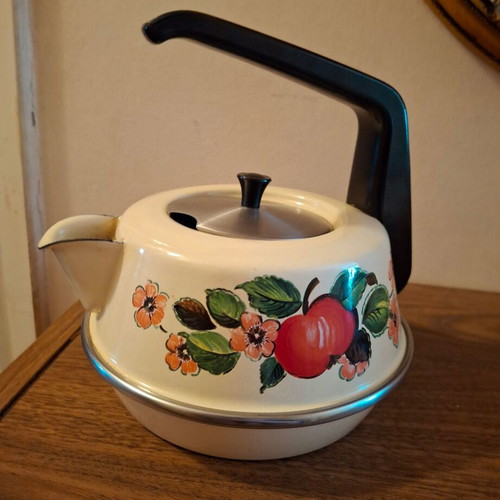 ENAMEL TEAPOT IN IVORY WITH FLOWER DESIGN