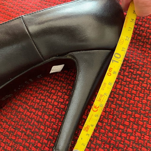 Bournazos leather pumps size 39 like new, black