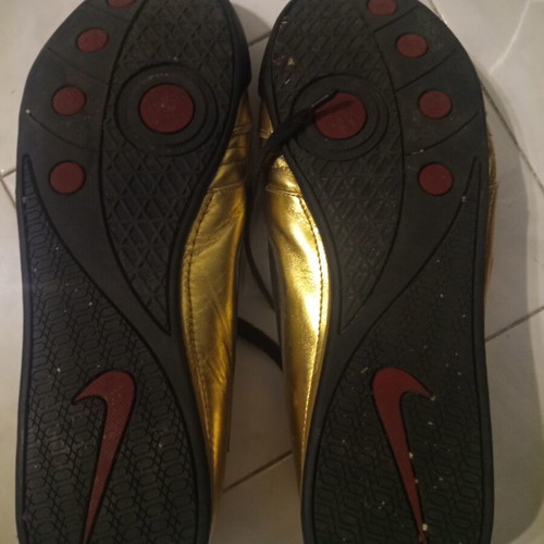 Nike sneakers size 42.5 like new, multicolor gold