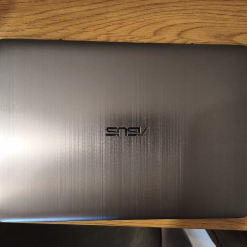 ASUS VivoBook 14" L403NA laptop, like new, original box