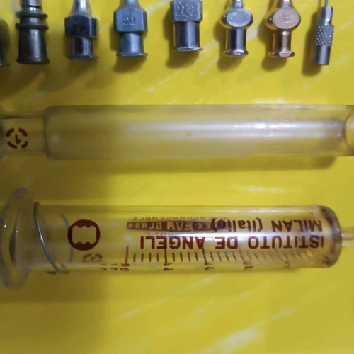 Instituto de Angeli vintage glass syringe set used with needles