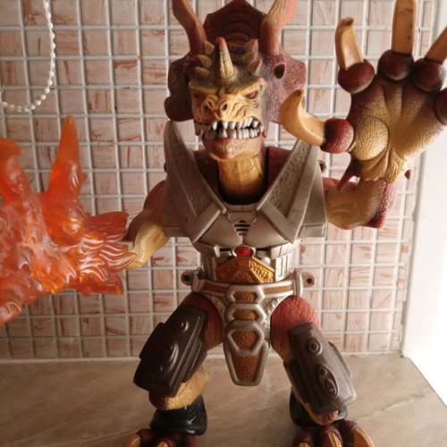 Dragon figure Hasbro large like new, 2003 without wings