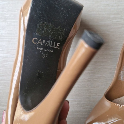Camille patent leather pumps like new, size 37, beige