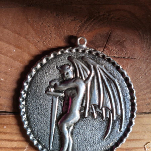 Demon necklace new, silver with thick chain