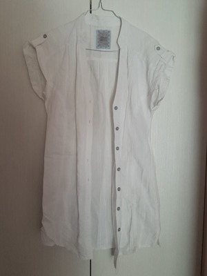 Bershka short-sleeve shirt like new, white, with pattern