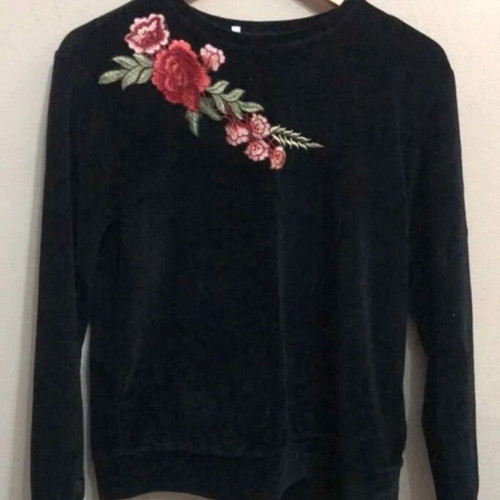 Black velour DeFacto top like new with floral detail