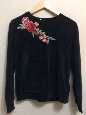 Black velour DeFacto top like new with floral detail