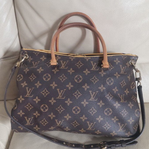 Louis Vuitton Monogram Shoulder Bag like new, brown canvas and leather