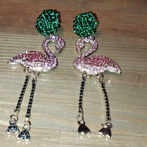 Flamingo stud earrings like new, impressive