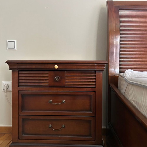 Kourtis Bedroom Furniture Set like new, solid wood vintage style