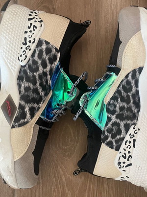 Γυναικεία Sneakers No39 μεταχειρισμένα με διαφορετικά χρώματα και υφές