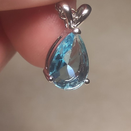 Women's necklace with blue gemstone