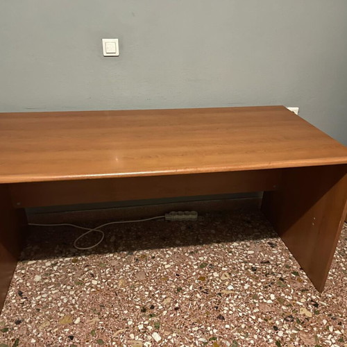 Desk like new 150 x 72.5 x 72 cm with disassembly option