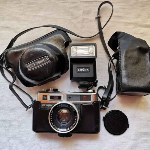 Yashica Electro 35 vintage camera like new for collector