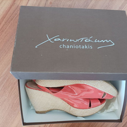 Chaniotakis platforms size 40 like new, beige pink