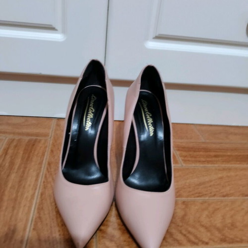 Silia D Pumps Size 39 Like New