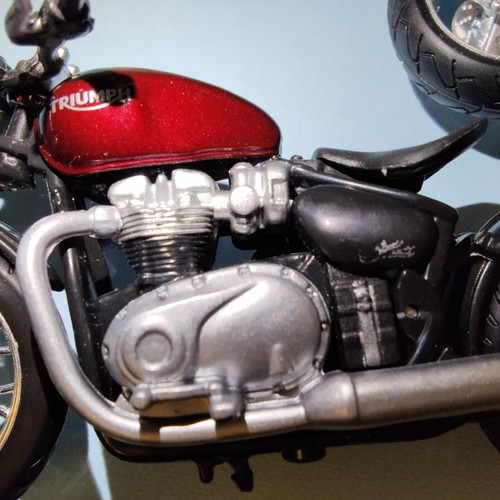 Triumph TT600 and Bonneville Bobber 1:18 scale models like new