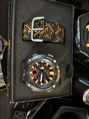Casio G-SHOCK GA 2000 часовник като нов с допълнителна текстилна каишка