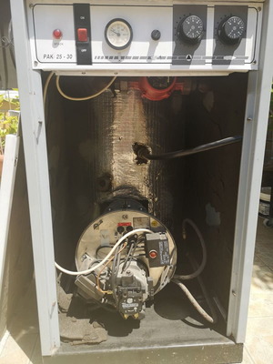 Λέβητας πετρελαίου 30 kW με καυστήρα Giersch, δεξαμενή 1000L και πετρέλαιο