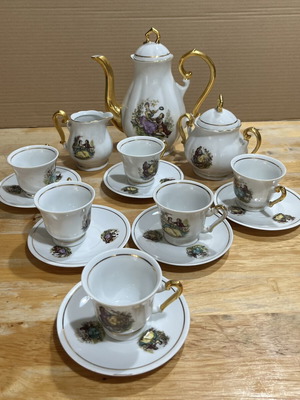 Vintage coffee serving set with creamer and sugar bowl, like new, 17 pieces